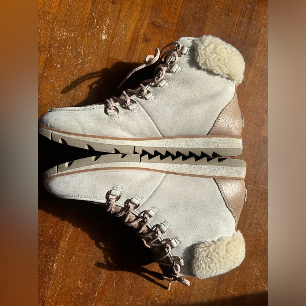 Sorel Cream and Gold Winter Boots - Picture 6 of 12